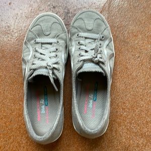 Skechers wide fit air-cooled memory foam causal sneakers- like new, worn once